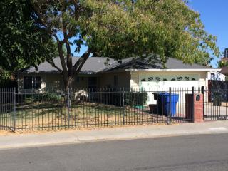 4320 Bollenbacher Ave, Sacramento, CA 95838-2507