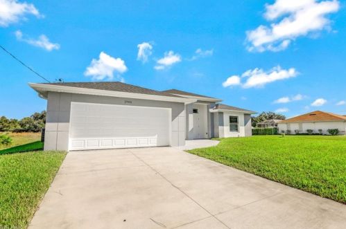 2900 51st St, Lehigh Acres, FL 33971-5726