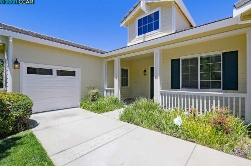 12 Frost Ct, Concord, CA 94521-4752