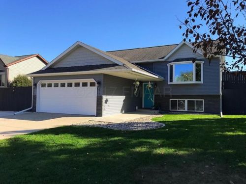 2919 Village Green Dr, Moorhead MN  56560-5413 exterior
