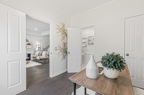 1960 San Ramon Ave, Mountain View CA  94043-2960 exterior
