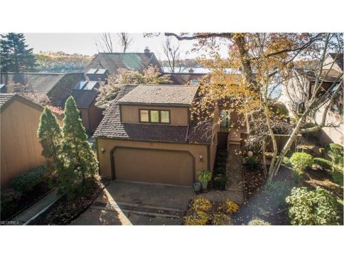 3524 Moonlight Bay Dr, Canton, OH 44708-3084