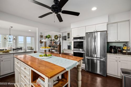 1600 Bch Blvd, Lacey NJ  08731-5031 exterior