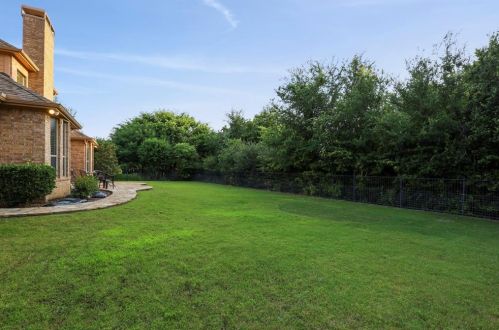 2209 Roadrunner Dr, Lewisville TX  75022-7885 exterior