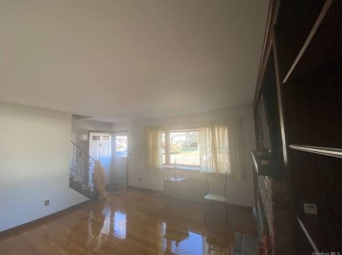 784 Prescott Pl, Babylon, NY 11704-6802