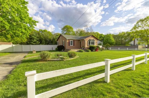 112 Somerset Ave, Manor Park, NY 11950-4227