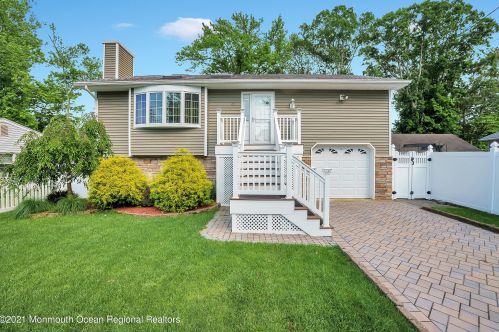 61 Venice Dr, Bricktown NJ  08723-6976 exterior