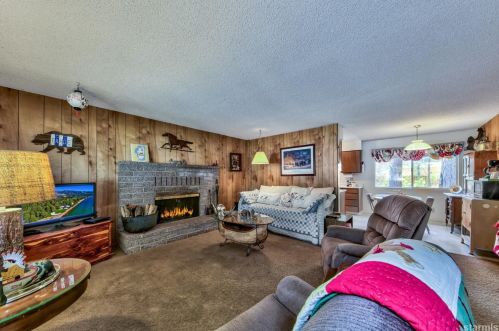 842 Sonoma Ave, South Lake Tahoe CA  96150-2720 exterior