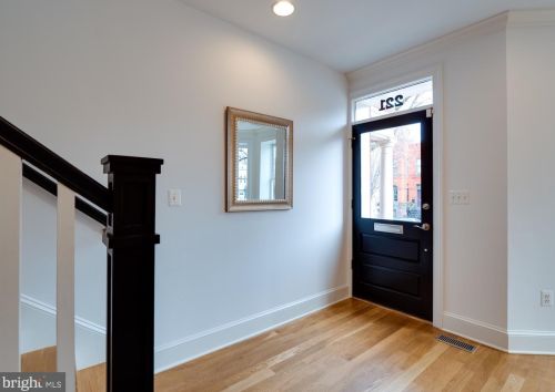 221 11th St, Washington, DC 20002-6217