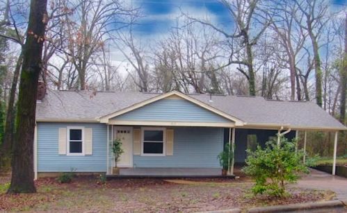 1813 Hickory Ave, Florence, AL 35630-2257