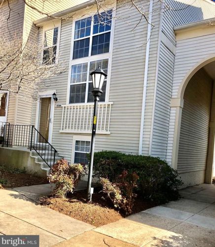 10306 Annaberg Ct, Springfield, VA 22015-2833