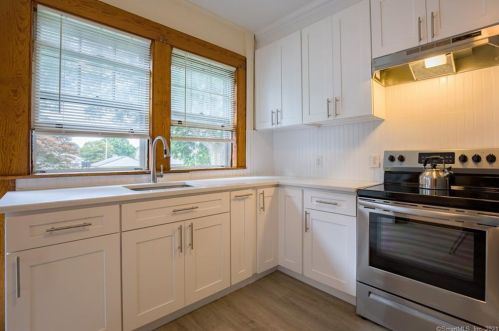 43 Godfrey St, Groton, CT 06340-5018