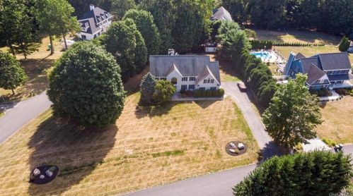 1 Ward Dr, Yorktown Hgts, NY 10598-6437