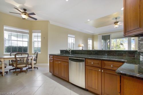 7112 Lemuria Cir, Naples, FL 34109-6104