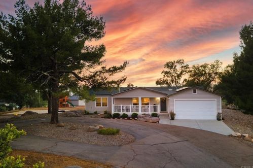 2460 Denova Dr, Alpine, CA 91901-2880