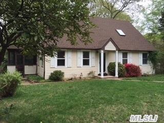 15 Bernard St, Northport, NY 11768-2604