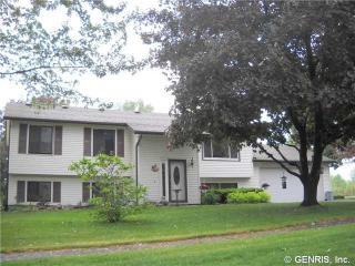 8 Kinmont Dr, Rochester, NY 14612-3310
