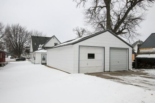 310 1st St, Fairfax, MN 55332-3165