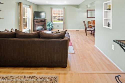 9 Salem Ln, Jackson Twp NJ  08527-1210 exterior