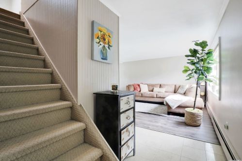 6 Hayuta Ct, Holtsville NY  11742-1206 exterior