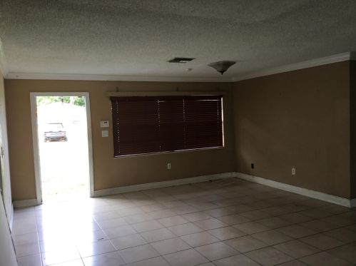 621 7th St, Belle Glade, FL 33430-1809