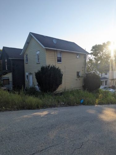 1824 Butler St, Mckeesport PA  15132-4558 exterior