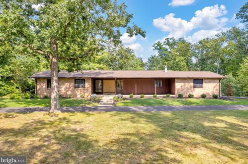 2136 Old Skippack Rd, Harleysville PA  19438-1367 exterior