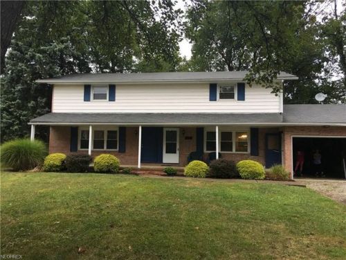 3500 Becky Cir, Canton, OH 44709-1901