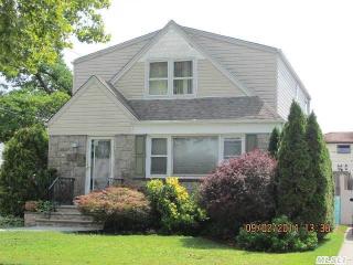 20 Ronald Ave, Hicksville NY  11801-2128 exterior