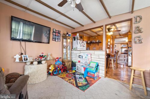 321 Lakeside Blvd, Trenton, NJ 08610-1523