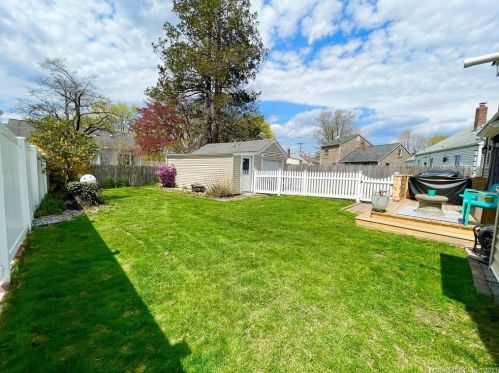 5 Crescent Dr, Danbury, CT 06810-6402