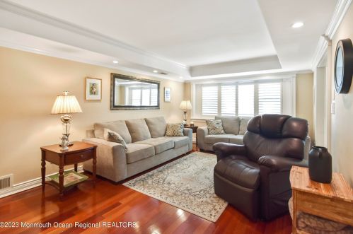 16 Galway Dr, Hazlet NJ  07730-1112 exterior