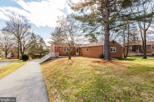 130 Delp Rd, Lancaster PA  17601-3906 exterior