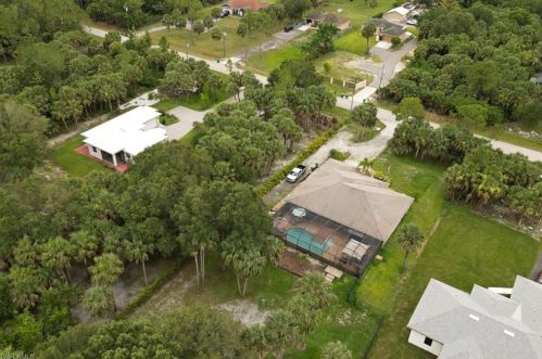 4845 20th Ave, Naples FL  34117-9125 exterior