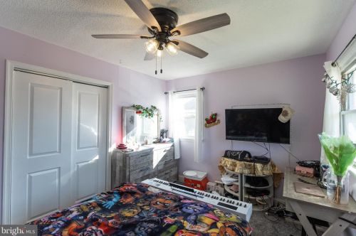 25 Goldy Dr, Gloucester NJ  08030-1318 exterior