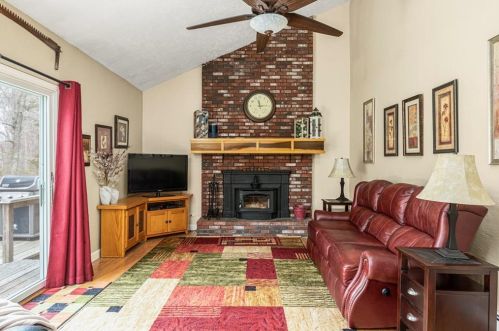 96 Daniel Dr, North Kingstown RI  02852-6702 exterior