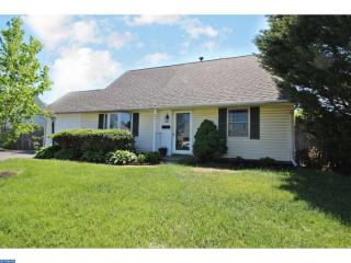 85 Cobalt Ridge Dr, Levittown, PA 19057-1633