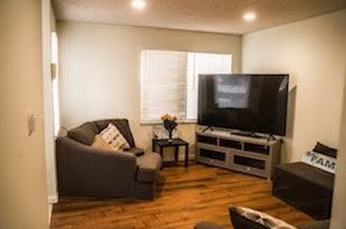 9796 Elmview Dr, Oakland, CA 94603-1974