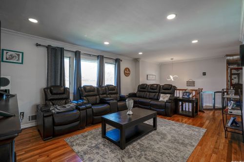 12 Glover Dr, Huntington Station, NY 11746-6506