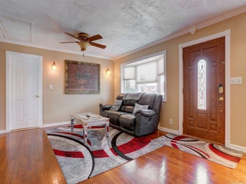 233 Belle Terre Ave, North Lindenhurst, NY 11757-6548