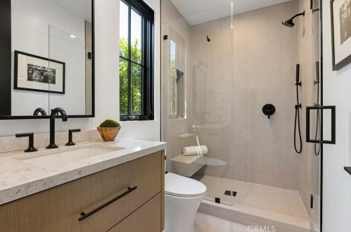 4955 Haskell Ave, Van Nuys CA  91436-1674 exterior