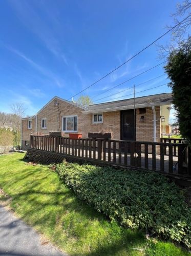 8040 Remington Dr, Pittsburgh PA  15237-6235 exterior