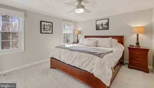 5954 New England Wood Dr, Springfield VA 22015-2910 exterior