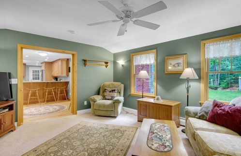 15 Danbury Cir, Amherst NH  03031-2016 exterior