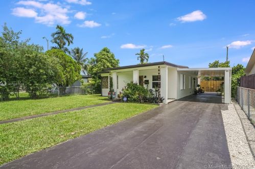 580 44th St, Hialeah, FL 33013-1914