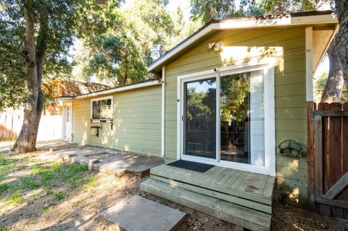 15226 Calle Los Hidalgos, Santa Clarita CA  91390-1035 exterior