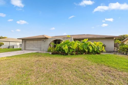 304 Nason Ln, Naples, FL 34112-5246