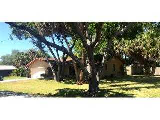 2363 Hively St, Sarasota, FL 34231-6823