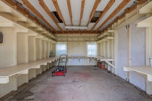 1008 Frank Ave, Jeannette PA  15644-1534 exterior