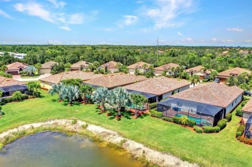 3622 Treasure Cove Cir, Naples, FL 34114-3983